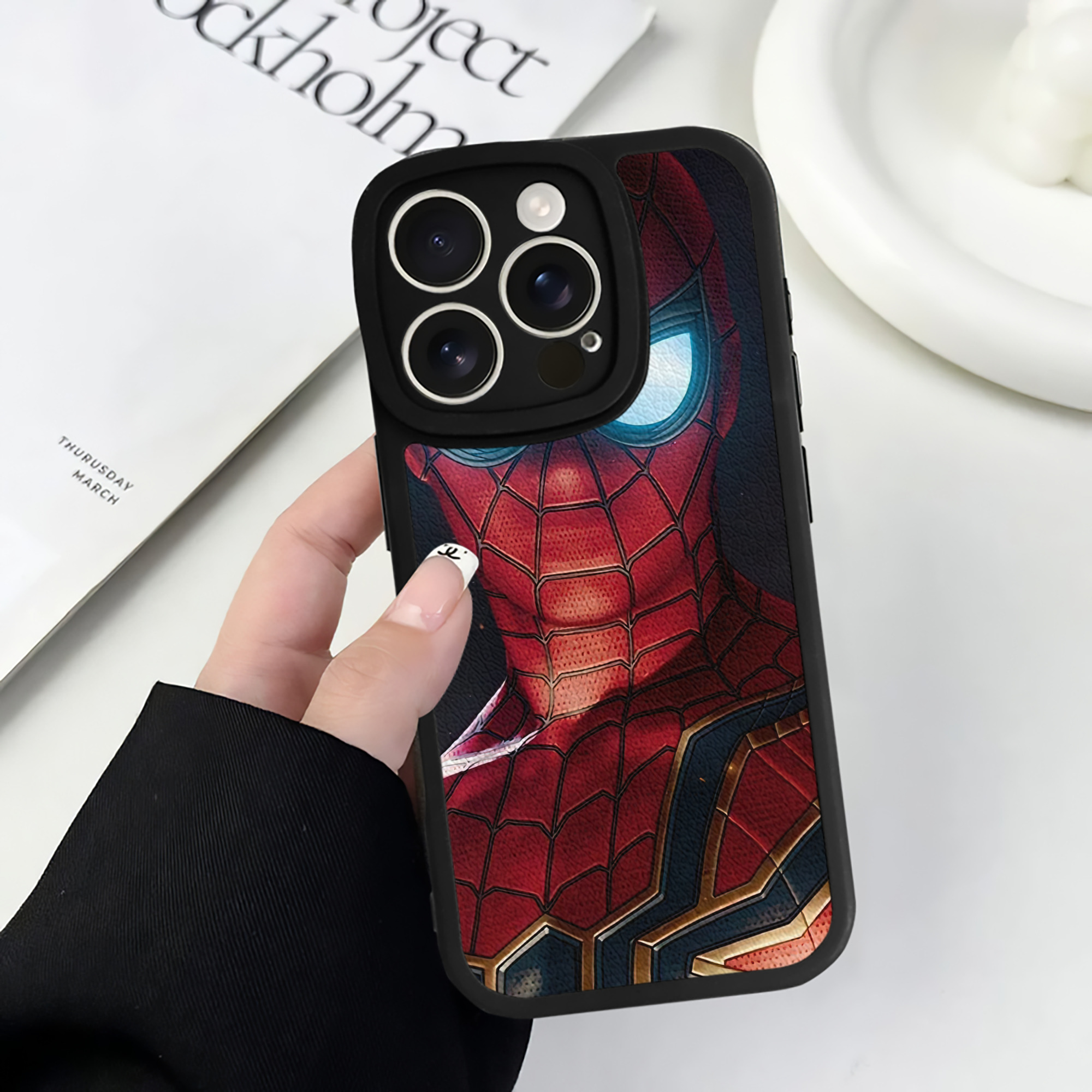 （画像用） Spider Man スパイダーマン 【iPhone 16シリーズ対応】シリコンスマホケース（レザー調） 材質：シリコン